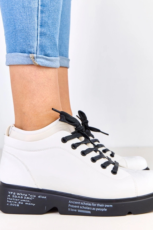 Witte halfhoge schoenen met patroon...