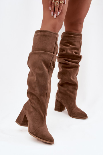 Rimpel lange laarzen van natuurlijke suede met hak, gevoerd Zazoo 4228 bruin