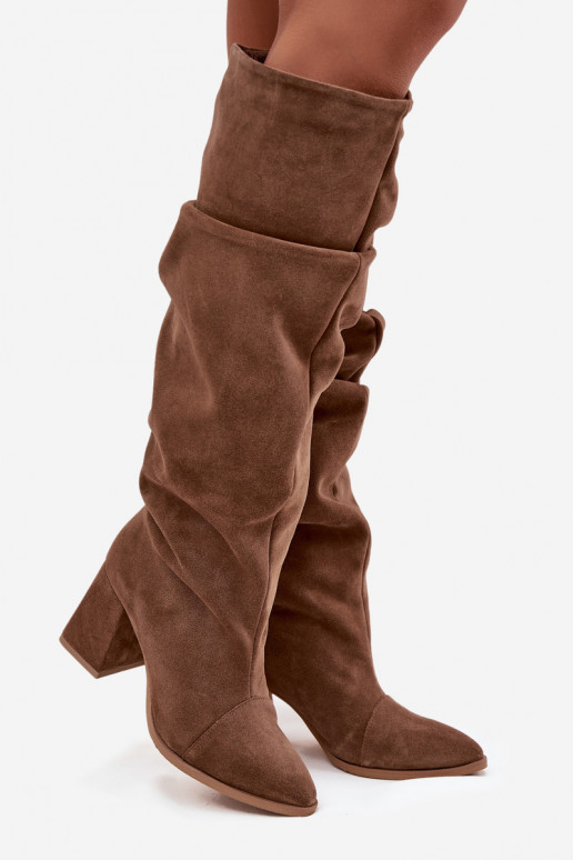 Gerimpeld laarzenOpturalnego van suèdeu met hakken opInarmen Zazoo 4228 bruine kleur