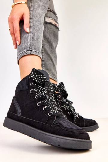 Zwarte hoge sportschoenen...