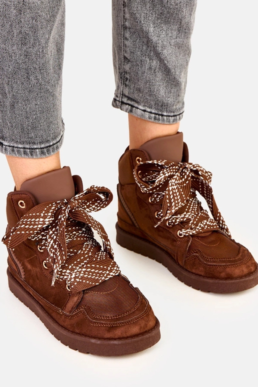 Bruine hoge sportieve schoenen met... Bruine hoge sportieve schoenen met...
