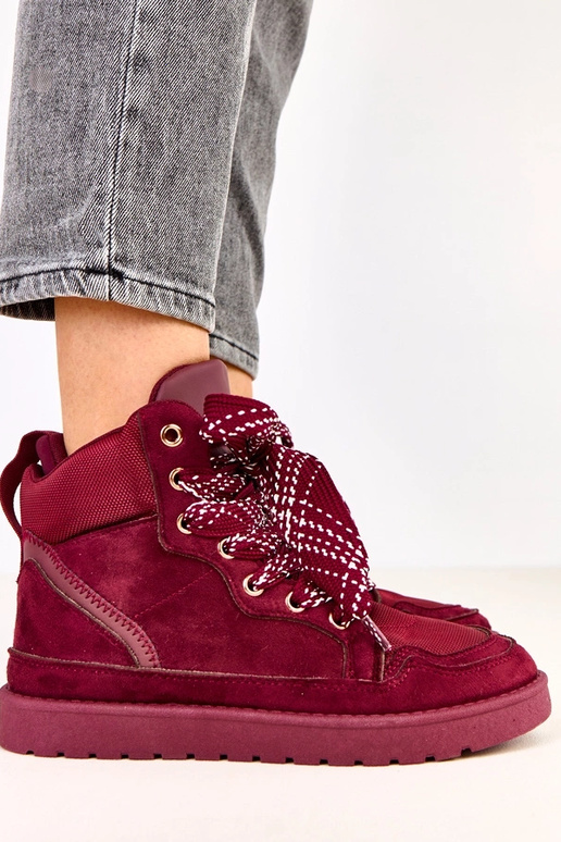 Kersenrode hoge sportieve schoenen...