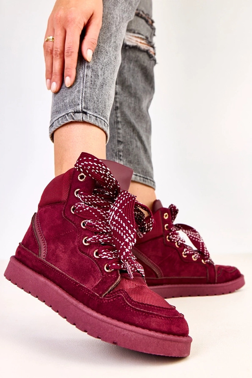 Kersenrode hoge sportieve schoenen...