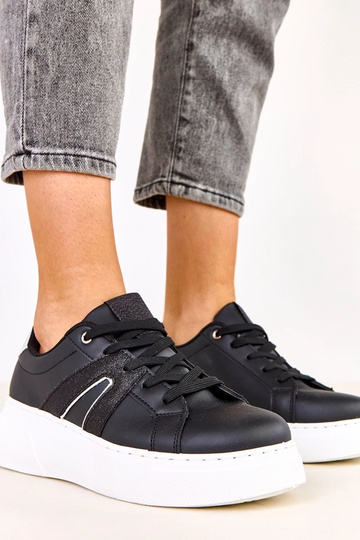Zwarte sportieve schoenen met platform en glinsterend accent Jeromi