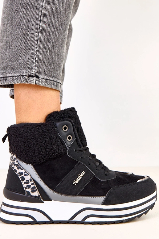 Zwarte hoge warme sportieve schoenen...