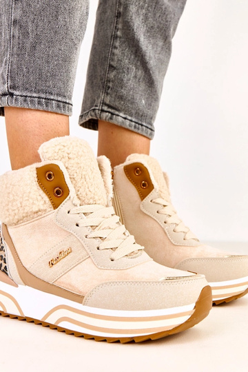 Zandkleurige hoge warme...