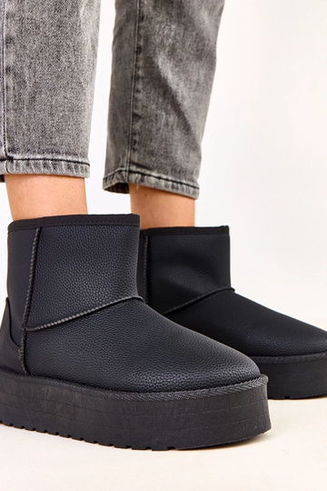 Zwarte lage sneeuwlaarzen...