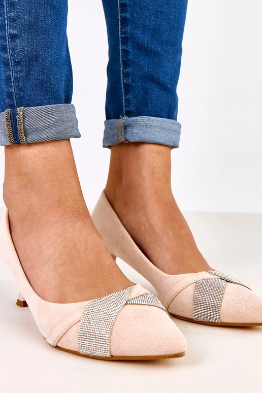 Zandkleurige hoge hakken met een lage...