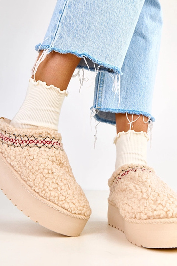 Beige lage sneeuwlaarzen op... 2