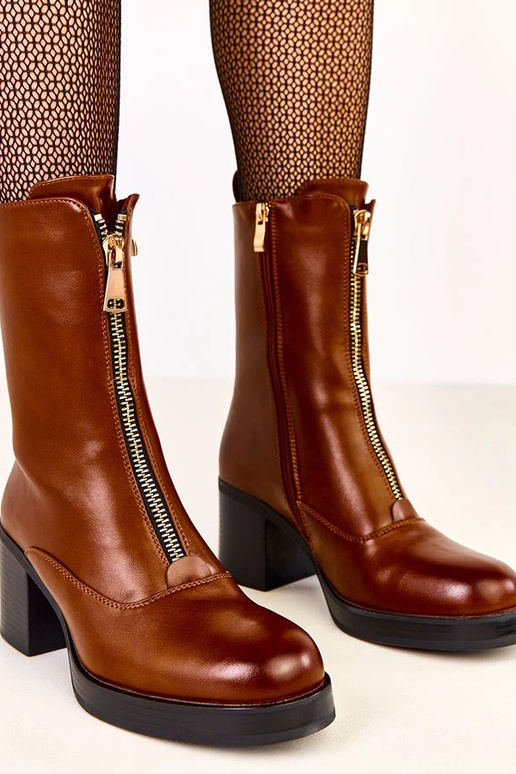 Bruine enkellaarsjes met hak en...