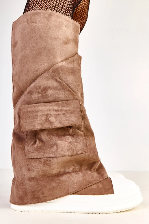 Bruine lange laarzen van kunstsuède...