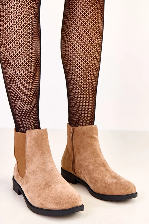 Bruine platte enkellaarsjes met...