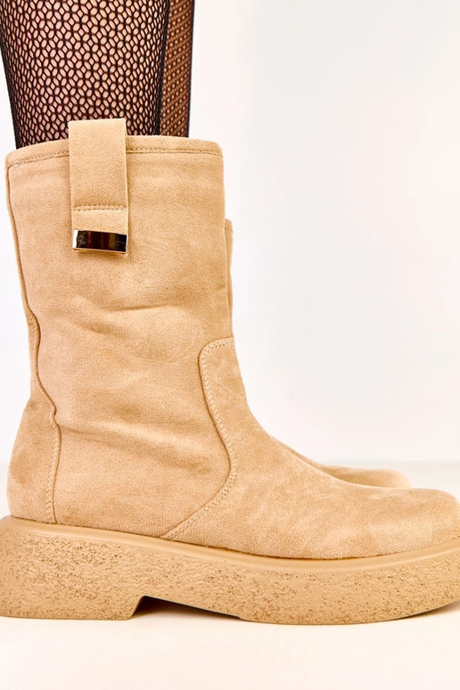 Zandkleurige kunstsuède enkellaarsjes...