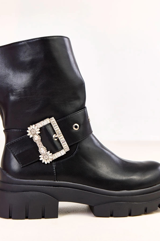 Zwarte enkellaarsjes versierd met een...