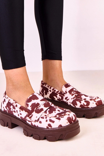 Bruine dames mocassins met koeienvlekken Loles 2
