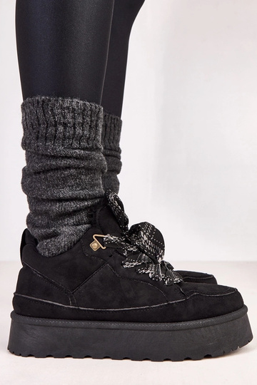 Zwarte warme sportschoenen...