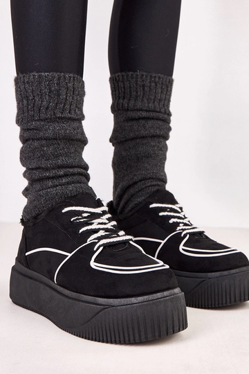 Zwarte warme sportschoenen...