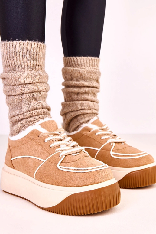 Bruine warme sportschoenen op...