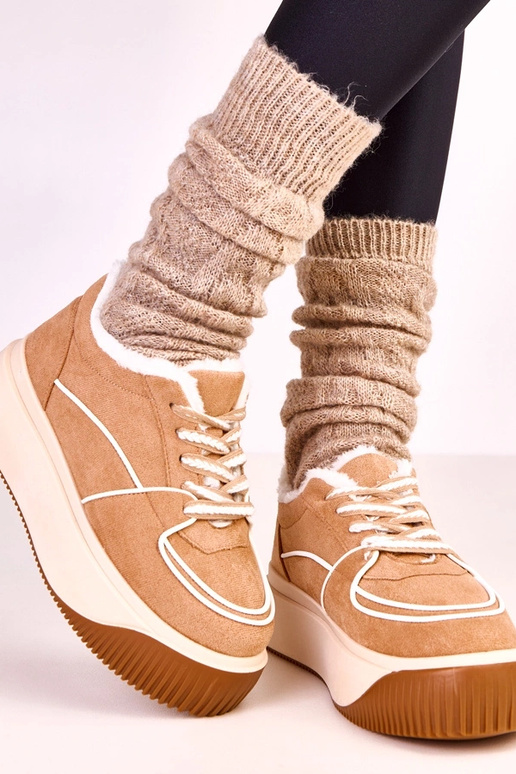 Bruine warme sportschoenen op...