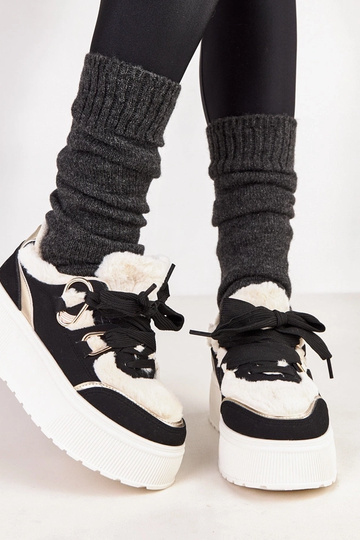 Zwarte verwarmde sneakers op een platform Deena 2