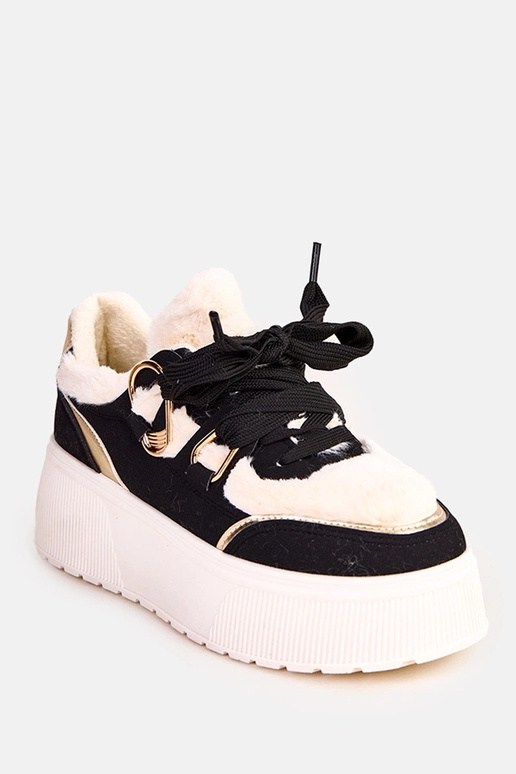 Zwarte verwarmde sneakers op een...