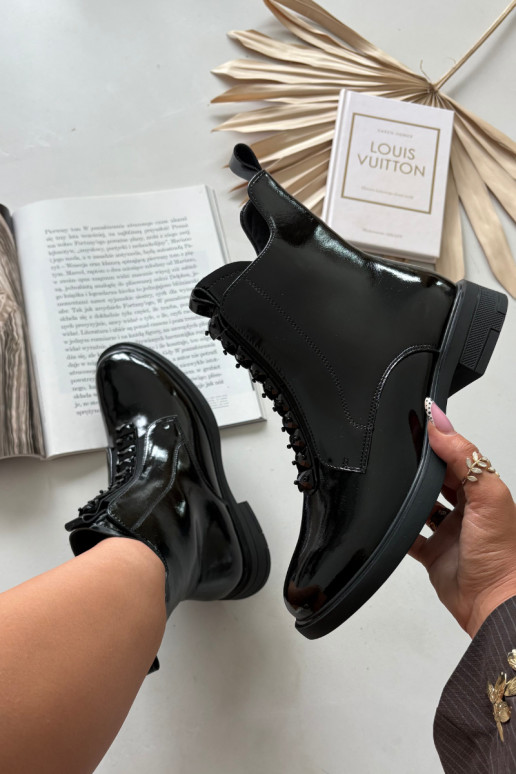 D&A MR52-108 zwarte lakleren enkellaarsjes van kunstleder