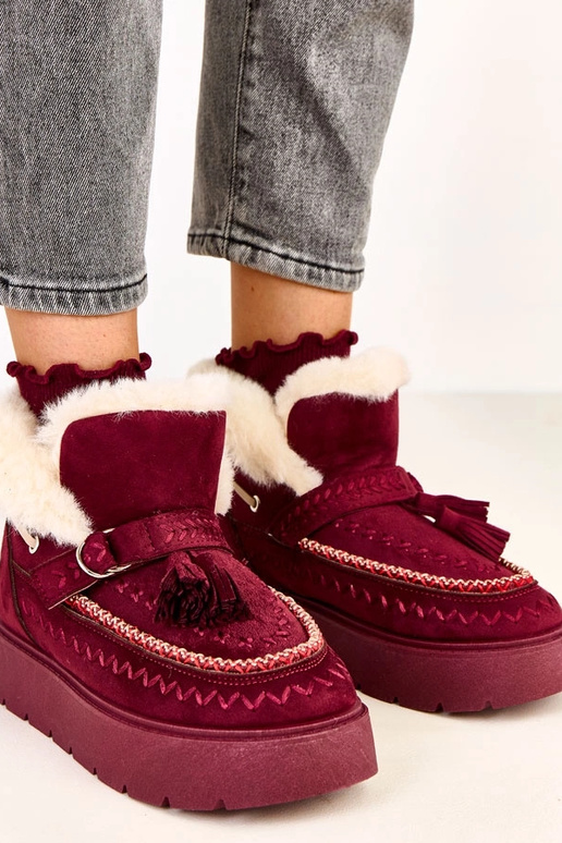 Bordeaux sneeuwlaarzen op een...