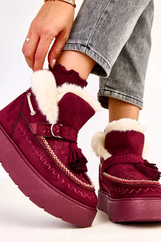 Bordeaux sneeuwlaarzen op een...