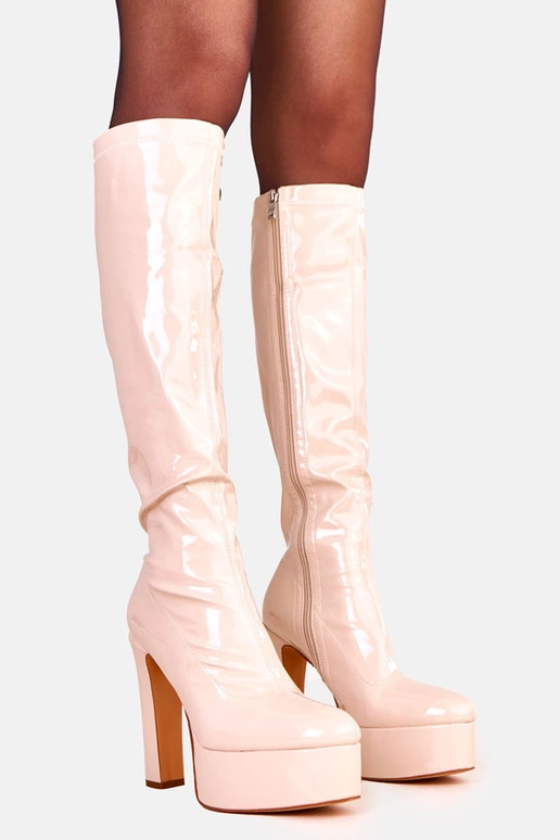 Beige lakleren hoge haklaar laarzen... Beige lakleren hoge haklaar laarzen...