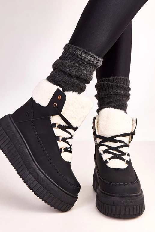 Zwarte warme sportieve enkellaarsjes...
