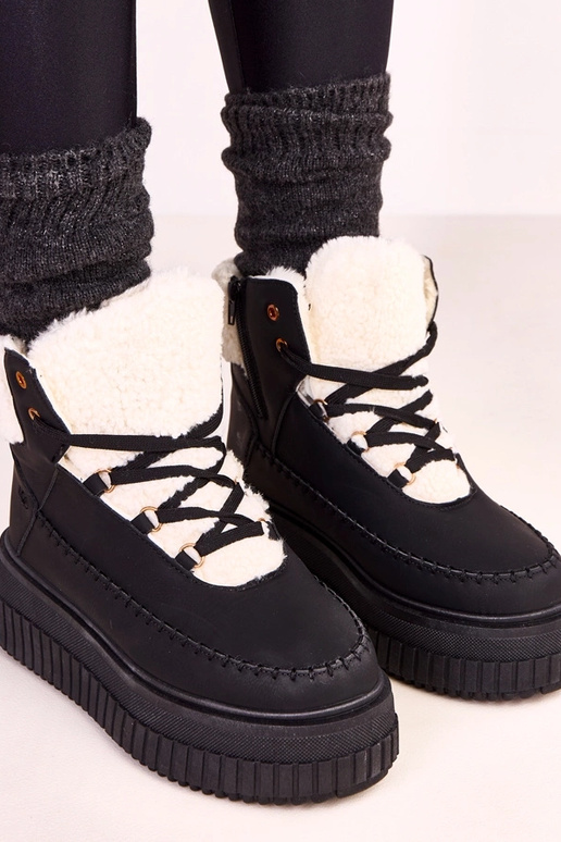 Zwarte warme sportieve enkellaarsjes...