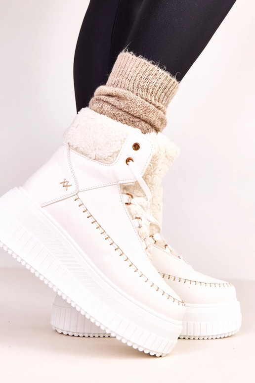Witte warme sportieve enkellaarsjes...
