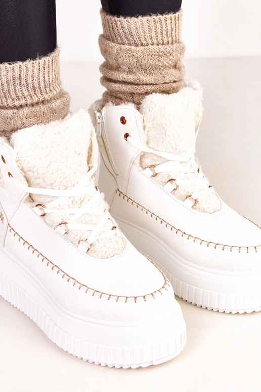 Witte warme sportieve enkellaarsjes...