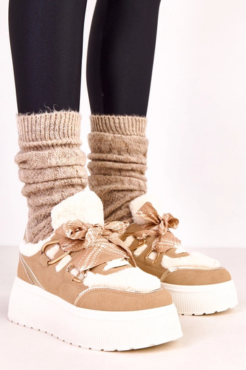 Zandkleurige warme sneakers op een platform Deena