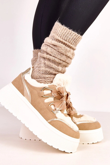 Zandkleurige warme sneakers op een platform Deena 2