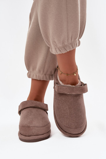 Zandkleurige dames slippers met bandjes, gevoerd met bont Rilena
