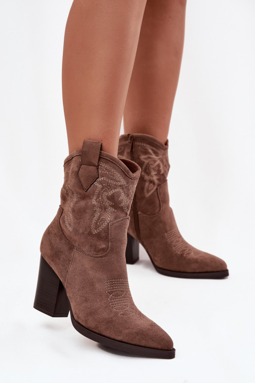 Laarzen in coInboystijl Dames met hakken van eco-suèdeoIne beige Carissa Laarzen in coInboystijl Dames met hakken van eco-suèdeoIne beige Carissa