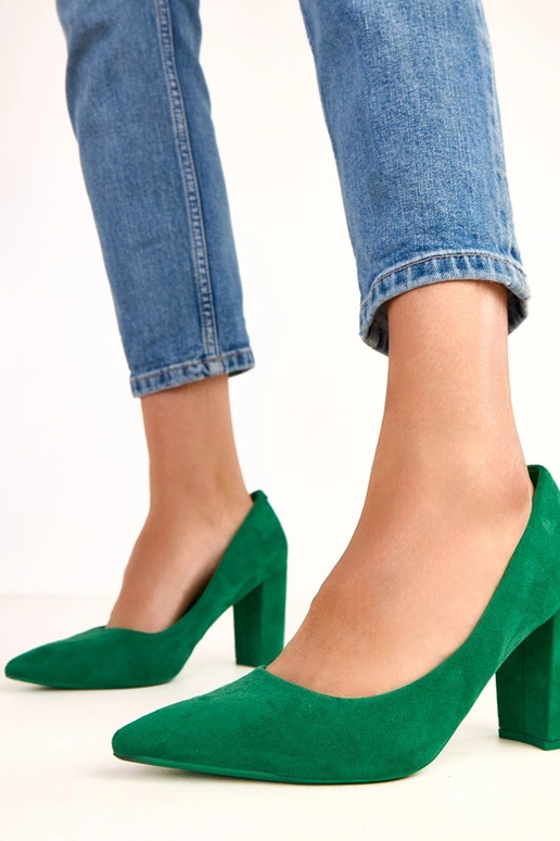 Groene sandalen van kunstsuède met... Groene sandalen van kunstsuède met...