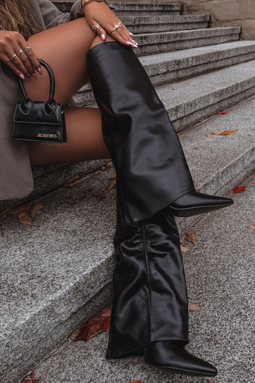 Warme lange laarzen met dunne hakken en uitsnede in zwart Tamonia