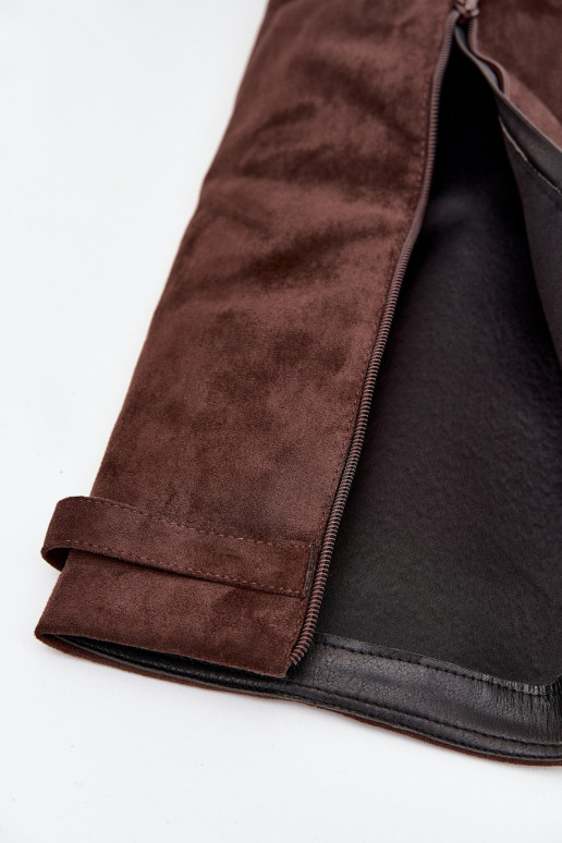 Dames hoge laarzen van eco-suède, blokhak, gevoerd, met versierde schacht, chocoladebruin Evyra Dames hoge laarzen van eco-suède, blokhak, gevoerd, met versierde schacht, chocoladebruin Evyra