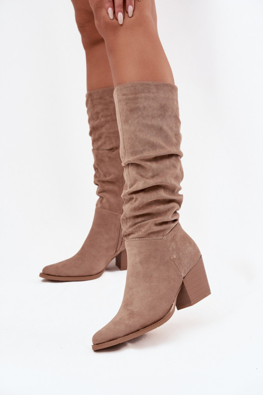 dameslaarzen Met een geplooid bovenInerk met hakken opInarmen beige Paelina dameslaarzen Met een geplooid bovenInerk met hakken opInarmen beige Paelina