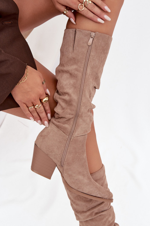 dameslaarzen Met een geplooid bovenInerk met hakken opInarmen beige Paelina dameslaarzen Met een geplooid bovenInerk met hakken opInarmen beige Paelina