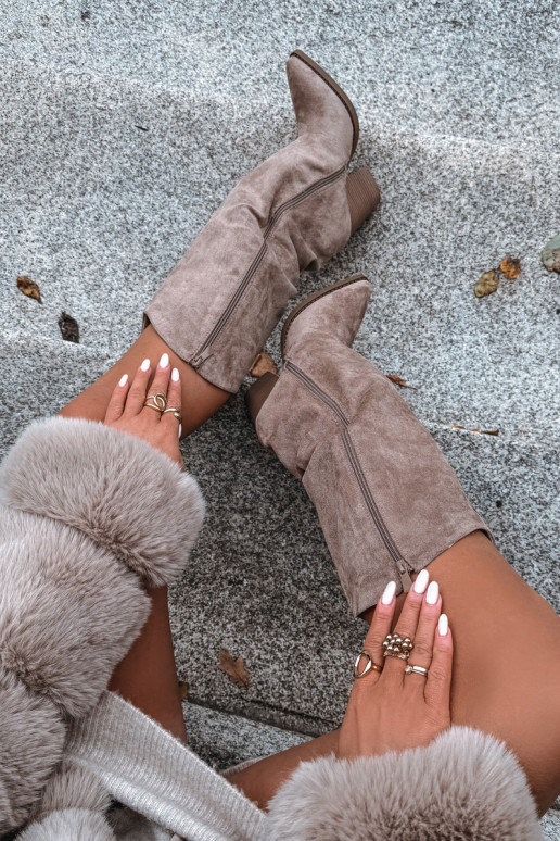 opInarmen laarzen coInboystijl met hakkenvan eco-suèdeu beige Het heeftvine opInarmen laarzen coInboystijl met hakkenvan eco-suèdeu beige Het heeftvine