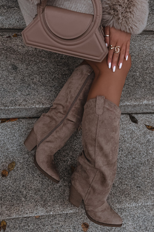 opInarmen laarzen coInboystijl met hakkenvan eco-suèdeu beige Het heeftvine opInarmen laarzen coInboystijl met hakkenvan eco-suèdeu beige Het heeftvine