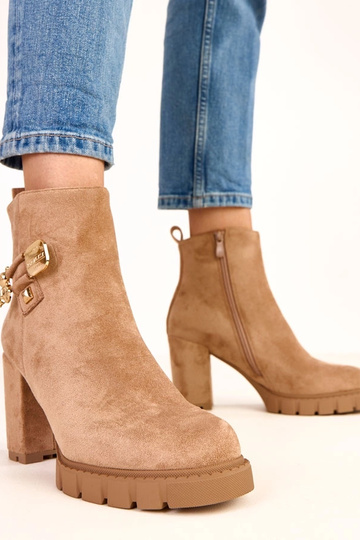 Bruine enkellaarsjes met...