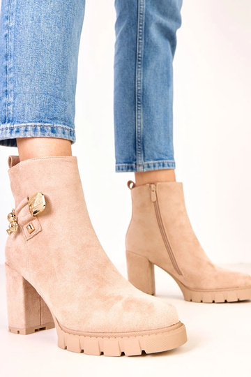 Zandkleurige enkellaarsjes...