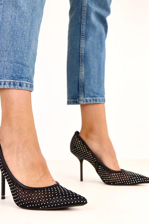 Zwarte hoge hakken van netstof... Zwarte hoge hakken van netstof...