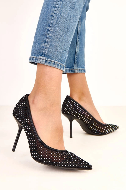 Zwarte hoge hakken van netstof... Zwarte hoge hakken van netstof...