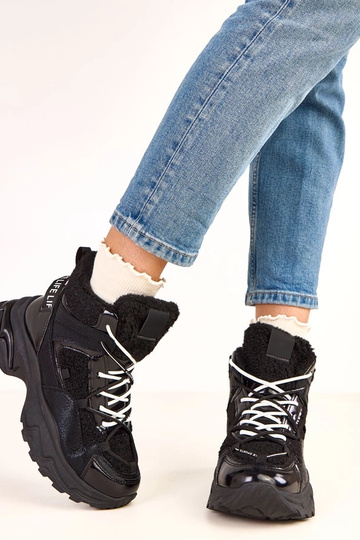 Zwarte sneakers met veters... 2