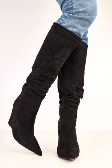 Zwarte hoge laarzen op een... 2